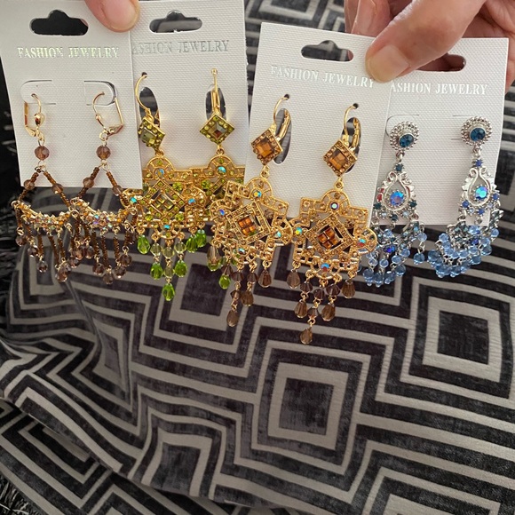 {4 pairs} Fashion long dangle event  earrings - Picture 3 of 9